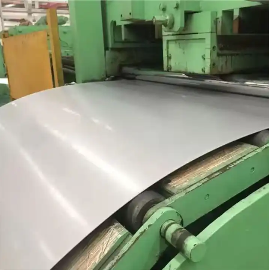 Machine de découpe de tôles d'acier doux A36